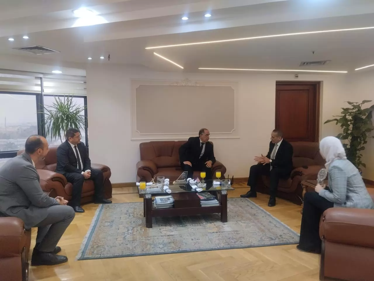 جولة تفقدية لمديرالمنظمةالعربية داخل مقرسلطةالطيران المدني المصري