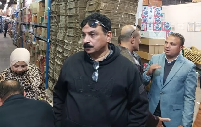 رئيس جهاز الشيخ زايد يشن حملات مفاجئة على الأسواق والمحلات.. بالص
