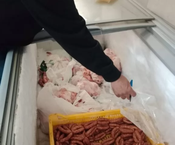 رئيس جهاز الشيخ زايد يشن حملات مفاجئة على الأسواق والمحلات.. بالص