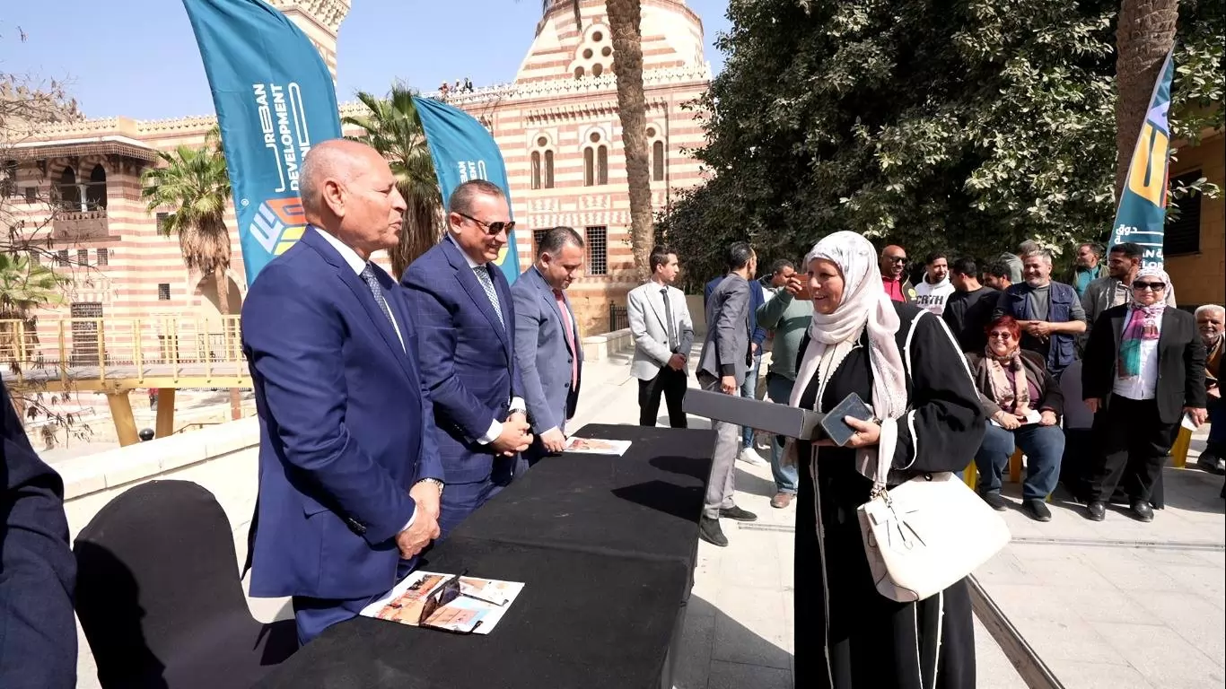 رئيس الوزراء يتابع إعادة تسكين الأسر بعد ترميم عقارات 