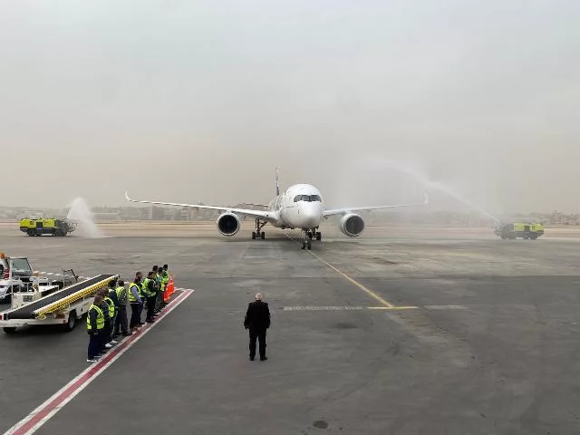 وصول أول طائرة لمصر للطيران من طراز الايرباصA350-900 إلى مطار 