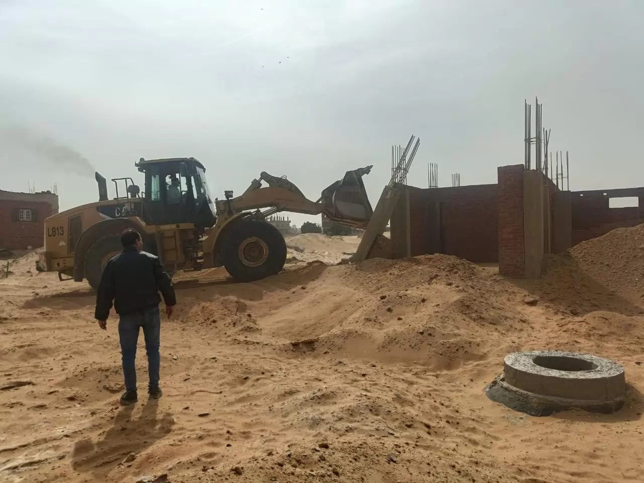  العبور الجديدة: إزالة 9 قطع أراضٍ مخالفة بمنطقة الأمل سابقًا 