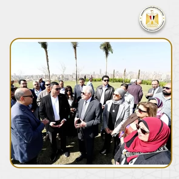 وزير الإسكان ومستشار الرئيس يتفقدان موقف مشروع 