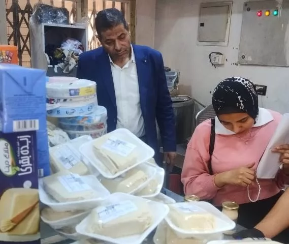 جهاز مدينة بدر وهيئة سلامة الغذاء يضبطان 28 كيلو أغذية فاسدة.. صو