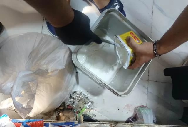 جهاز مدينة بدر وهيئة سلامة الغذاء يضبطان 28 كيلو أغذية فاسدة.. صو