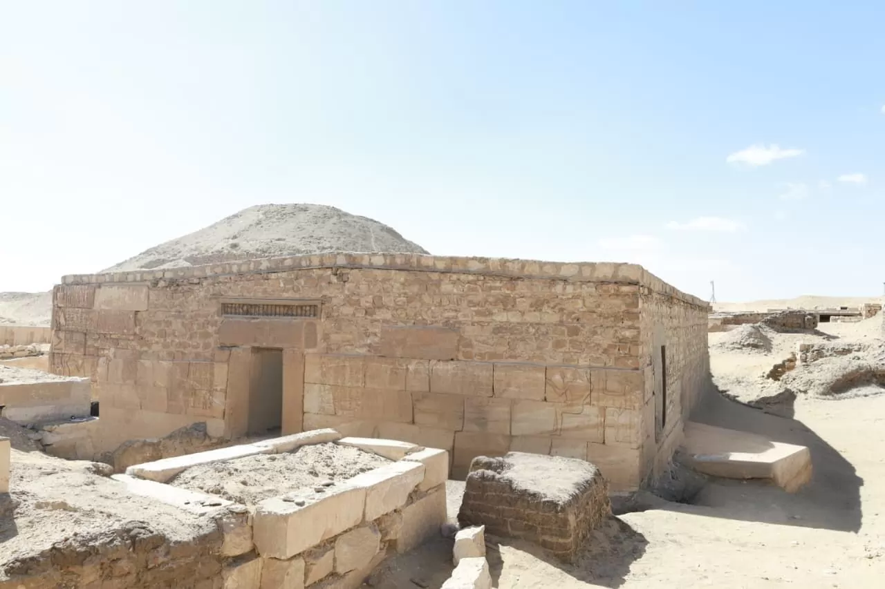 على خلفية سرقة أثرية.. النيابة الإدارية تُعاين مقبرة «خنتي–كا» بس