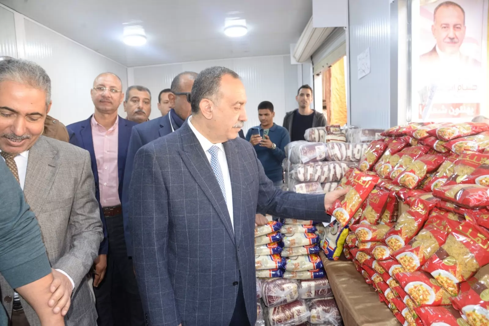 محافظ أسيوط يفتتح معرض 