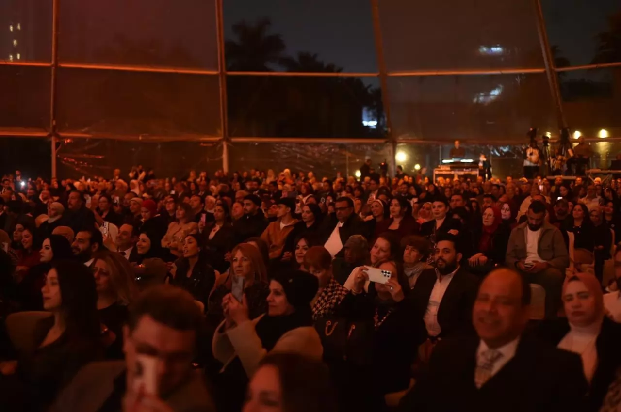 مدحت صالح ونادية مصطفى يغزلان خيوط الرومانسية في عيد الحب