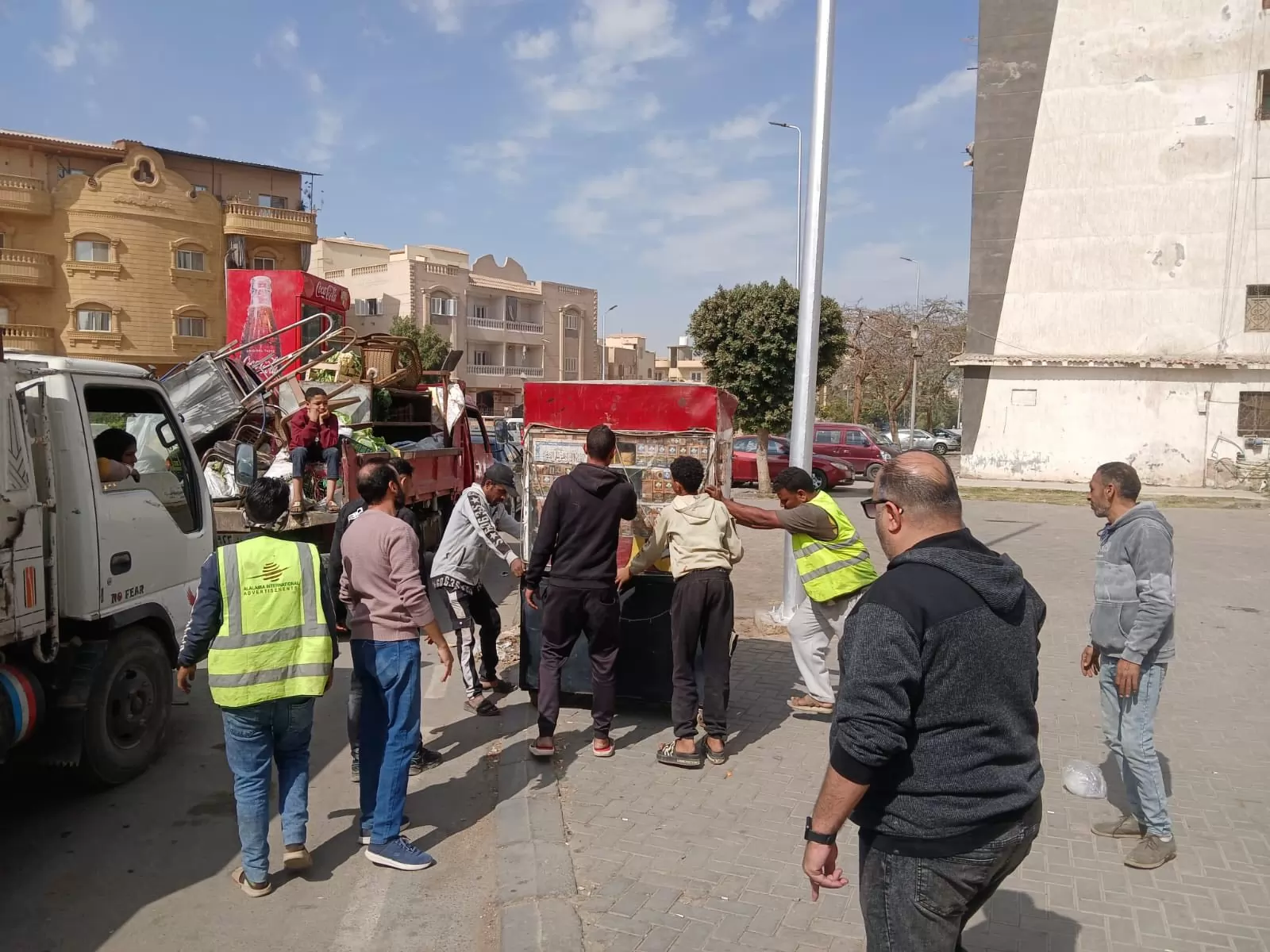 جهاز القاهرة الجديدة يواصل الحملات لتطوير المظهر الحضاري .. صور