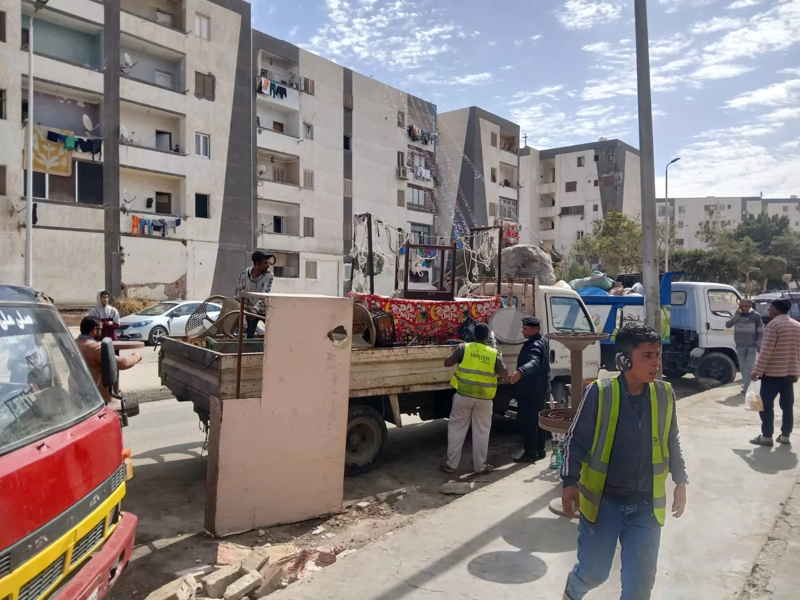 جهاز القاهرة الجديدة يواصل الحملات لتطوير المظهر الحضاري .. صور