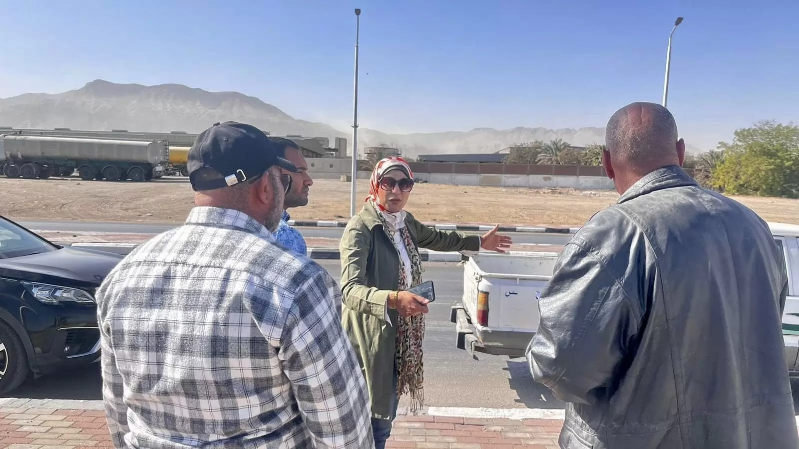 رئيس جهاز السويس الجديدة تتابع تطوير الطرق بالحي الصناعي