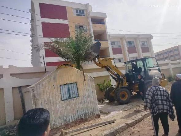 مواجهة التعديات على المباني التعليمية في الإسماعيلية..صور