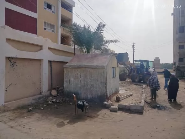 مواجهة التعديات على المباني التعليمية في الإسماعيلية..صور