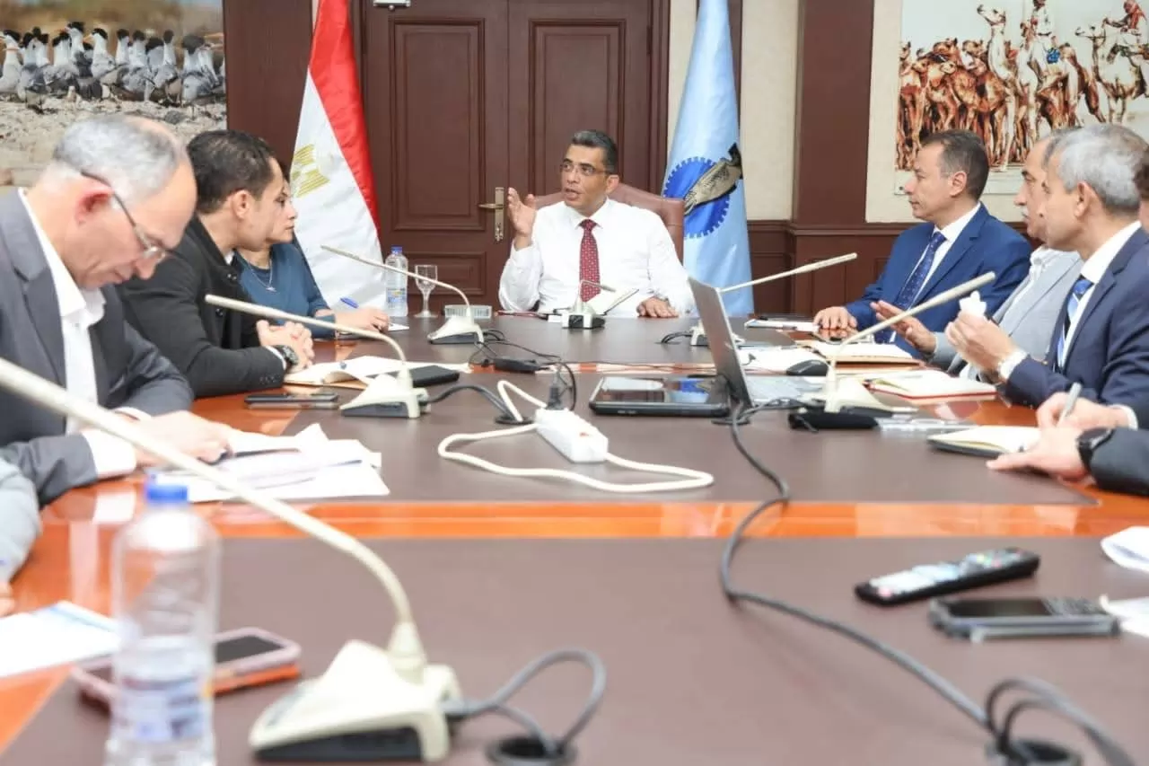محافظ البحر الأحمر يتابع تنفيذ مشروعات مياه الشرب والصرف الصحي