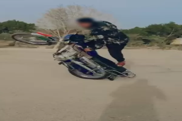 نهاية الاستعراض.. ضبط قائد دراجة نارية عرض حياة المواطنين للخطر 