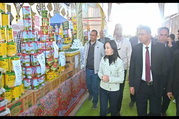 عازر تواصل إفتتاح معارض 