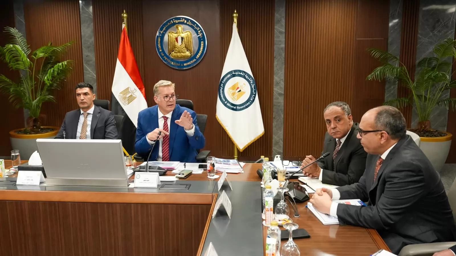 وزير البترول يعتمد الموازنات الاستثمارية لـ