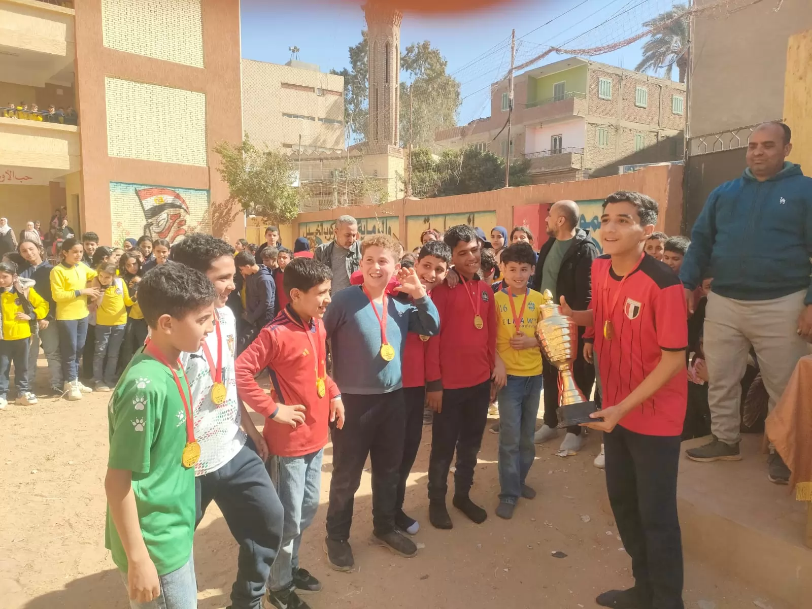 مدرسة الشهيد عادل عبيدو تختتم الدورة الرياضية لكرة القدم 