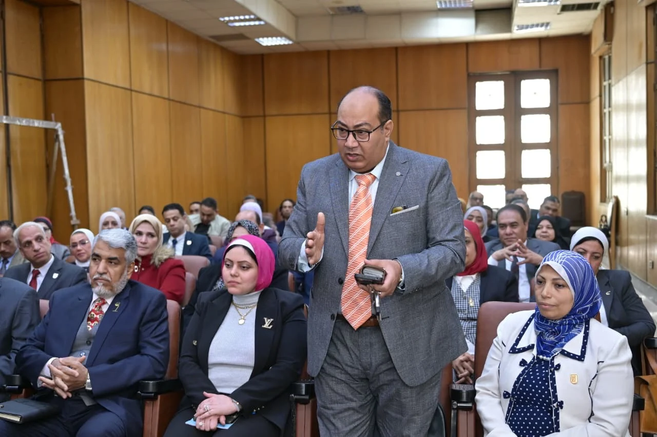 جامعة القاهرة تطلق برنامجًا موسعًا لتطوير الكوادر الإدارية