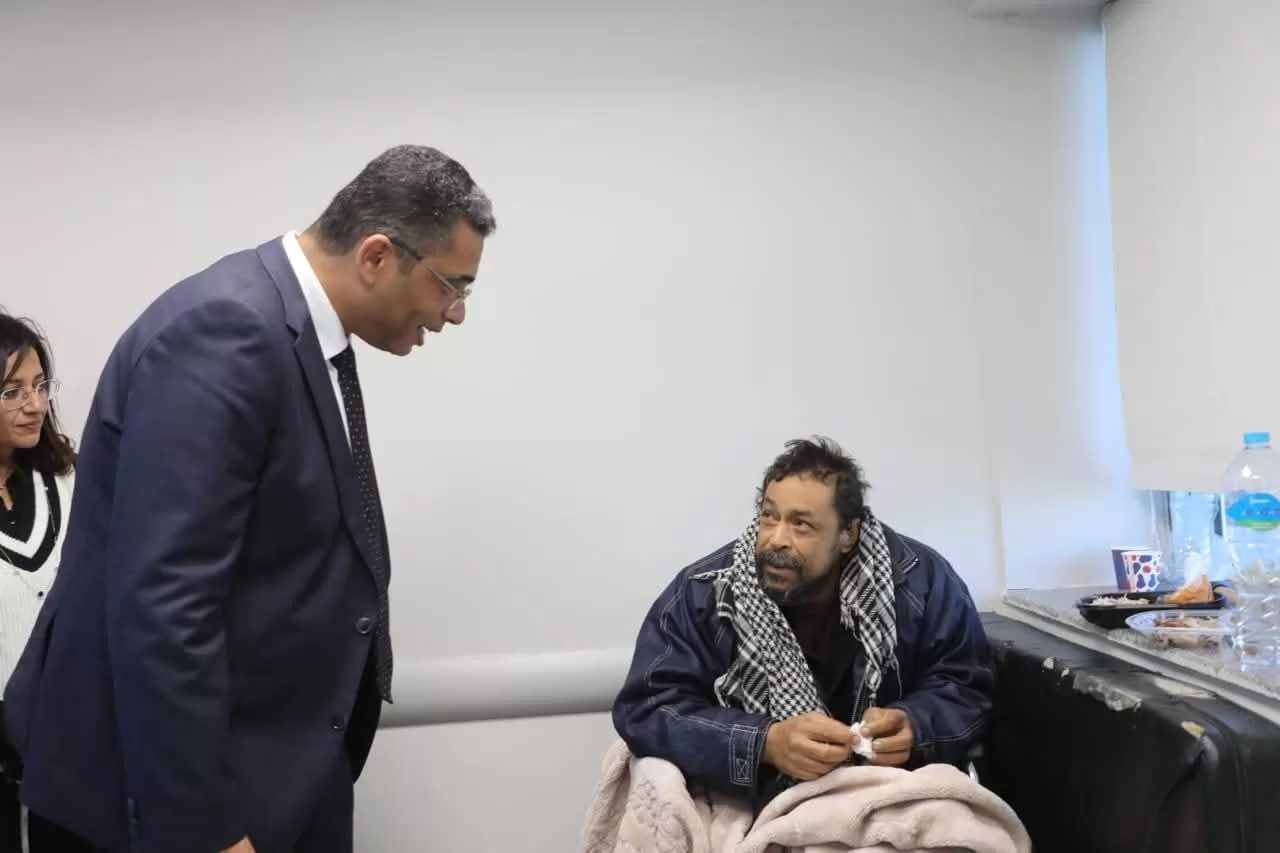 محافظ البحر الأحمر يطمئن على المرضى بالمستشفى العام