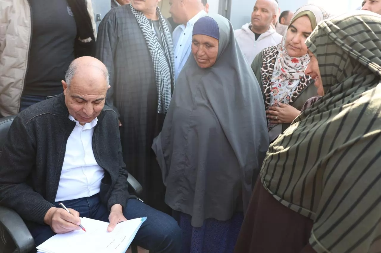  محافظ المنيا يفتح باب الحوار مع أهالي العدوة 