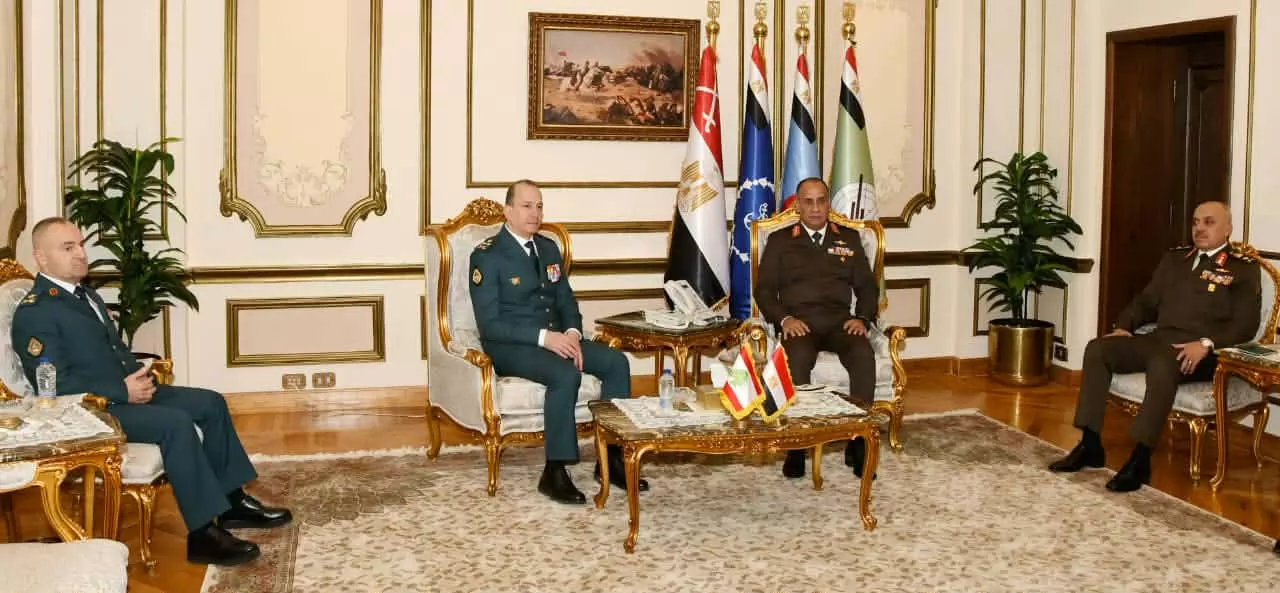 الفريق أشرف سالم زاهر وزير الدفاع يلتقى قائد الجيش اللبنانى