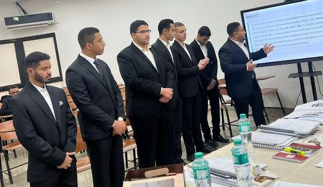 طلاب الذكاء الإصطناعى بالمصرية الروسية يقدمون 41 مشروع تخرج.. صور