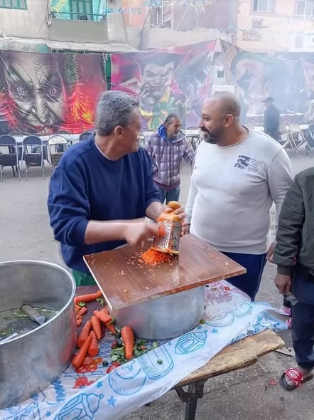 موائد الإفطار الجماعي تغزو شوارع الإسماعيلية في رمضان..صور