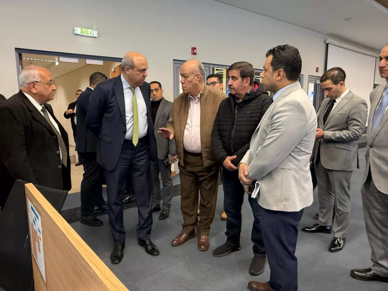  وزير الطيران يتابع من غرفة العمليات سير الحركة الجوية