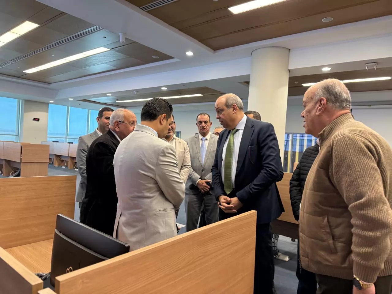  وزير الطيران يتابع من غرفة العمليات سير الحركة الجوية