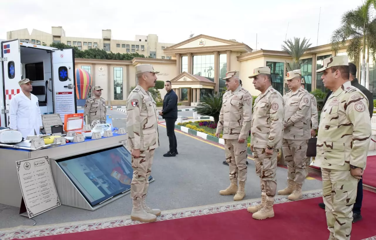 الفريق أشرف سالم زاهر وزير الدفاع يتفقد الجاهزية القتالية للمنطقة