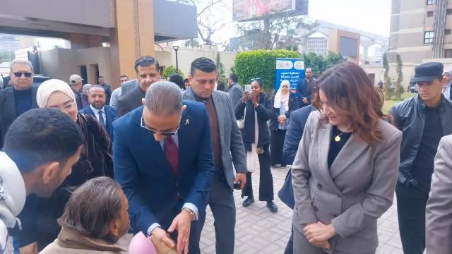 محافظ الجيزة يسلّم ٢٧ كرسيًا متحركًا وأجهزة تعويضية لذوي الهمم