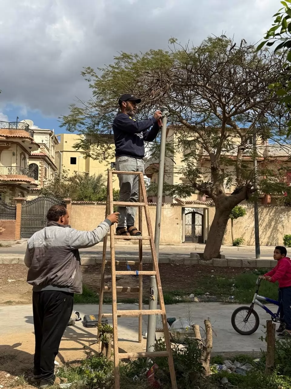 رئيس جهاز النوبارية يتابع تطوير منظومة الإنارة .. صور