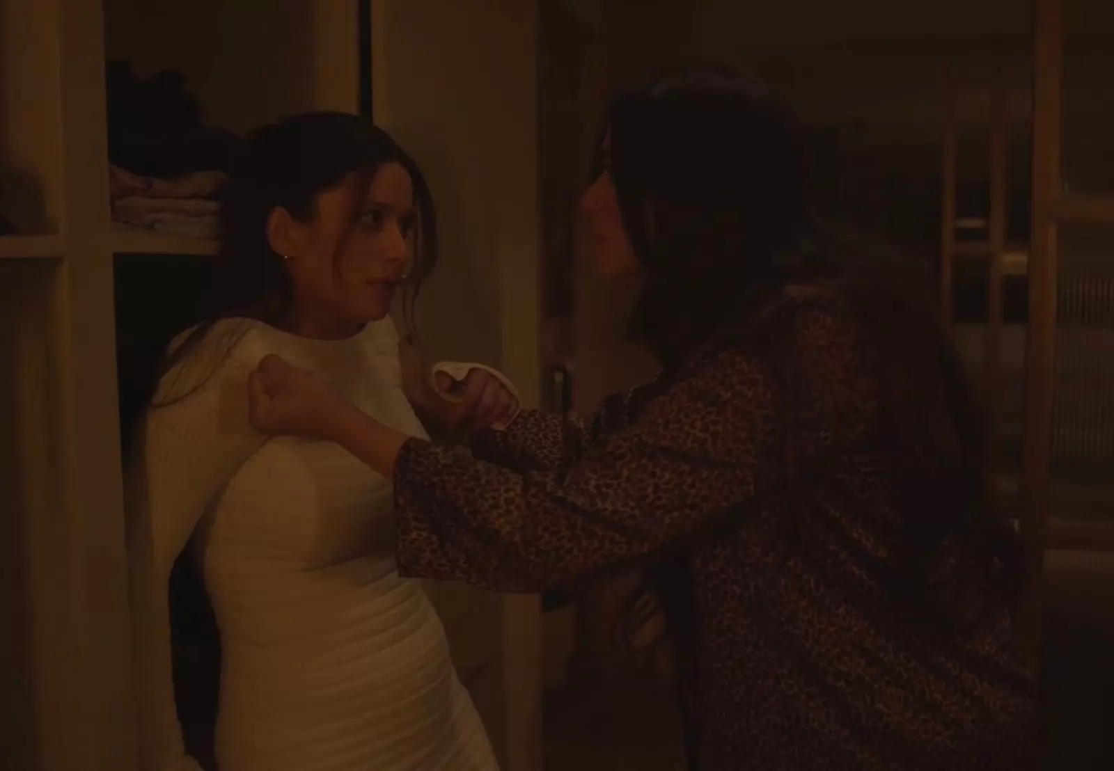 مواجهة نارية بين ياسمين عبد العزيز وسينتيا خليفة في 