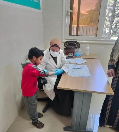 الكشف وعلاج  663 مواطنا بقافلة طبية بقرية المحروسة بقنا  