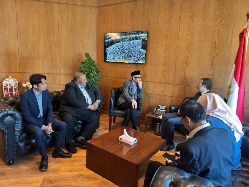 إندونيسيا تقدم ٥ سيارات إسعاف لدعم الفلسطينيين في غزة