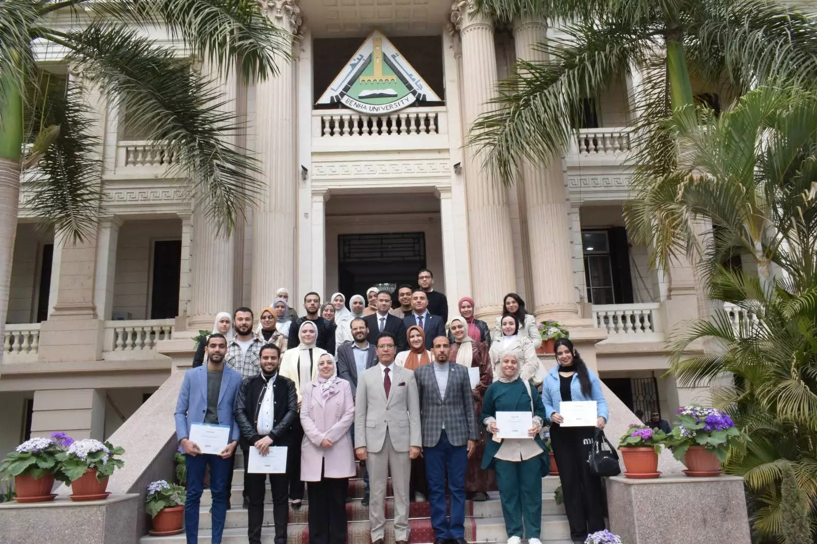رئيس جامعة بنها يكرم خريجي برنامج التدريب الصيفي للسلامة والأمان