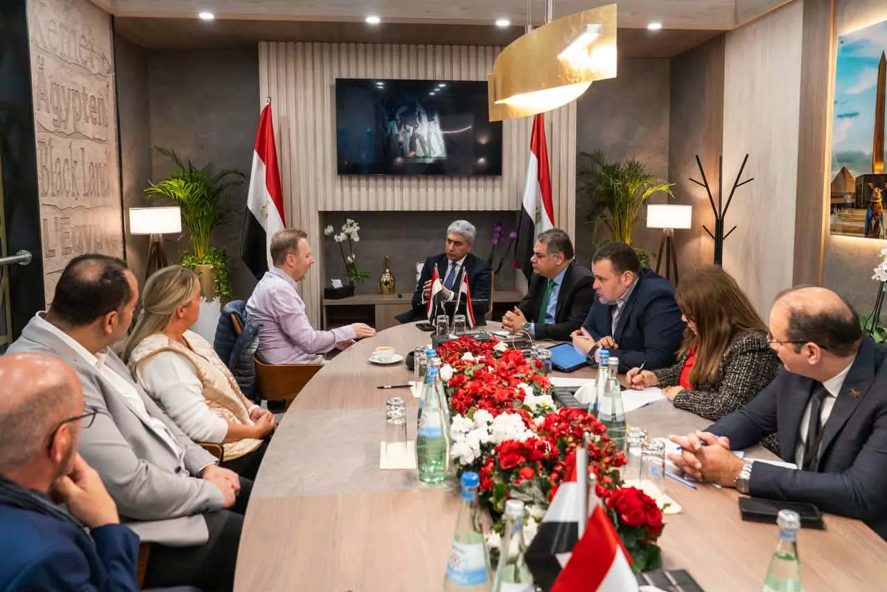 وزير السياحة يلتقي بقيادات الاتحاد الفيدرالي لصناعة السياحة الألم