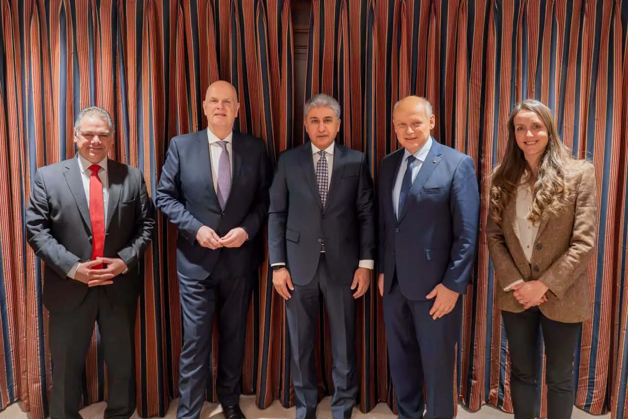 وزير السياحة يلتقي بقيادات الاتحاد الفيدرالي لصناعة السياحة الألم