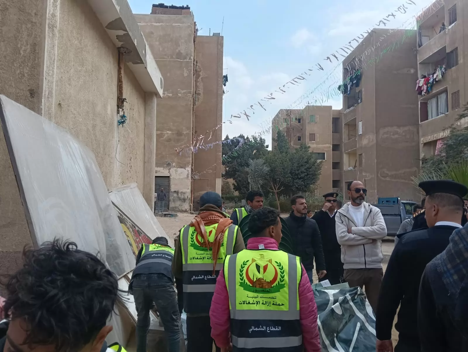 الإسكان تضرب بيد من حديد ضد مخالفات الشقق السكنية .. صور 