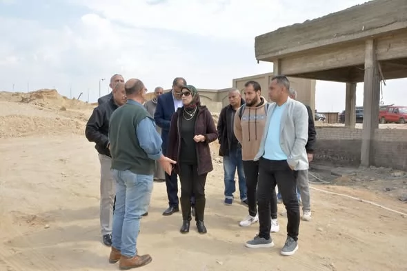 رئيس جهاز السويس الجديدة يتابع مشروع المياه المعالجة .. صور