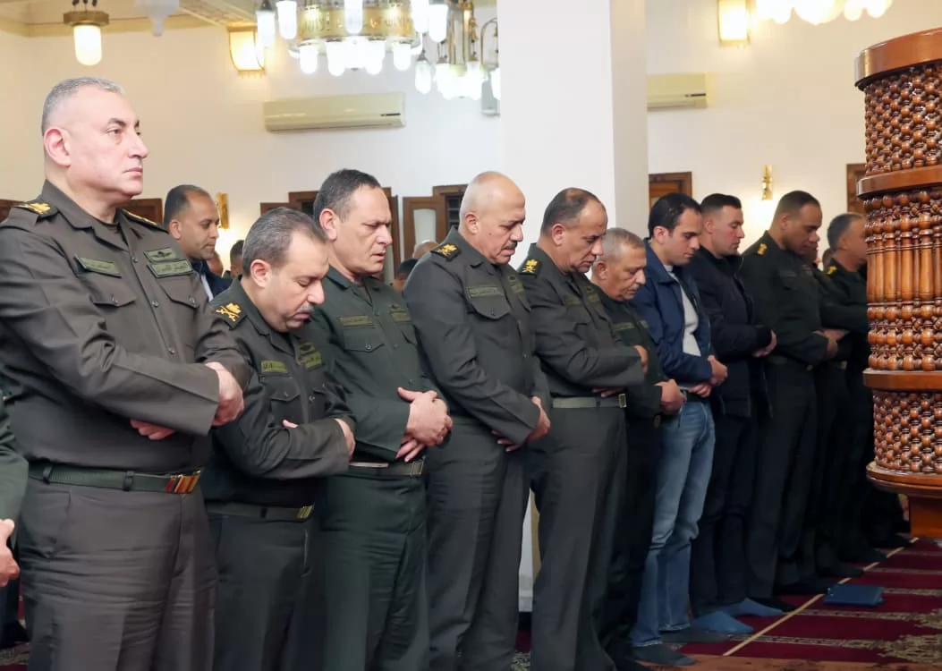 وزير الدفاع يلتقى عدداً من قادة الوحدات بالجيشين الثانى والثالث ا