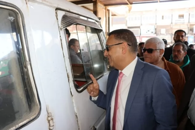 محافظ القليوبية يتابع الالتزام بتعريفة الركوب وأسعار الوقود 