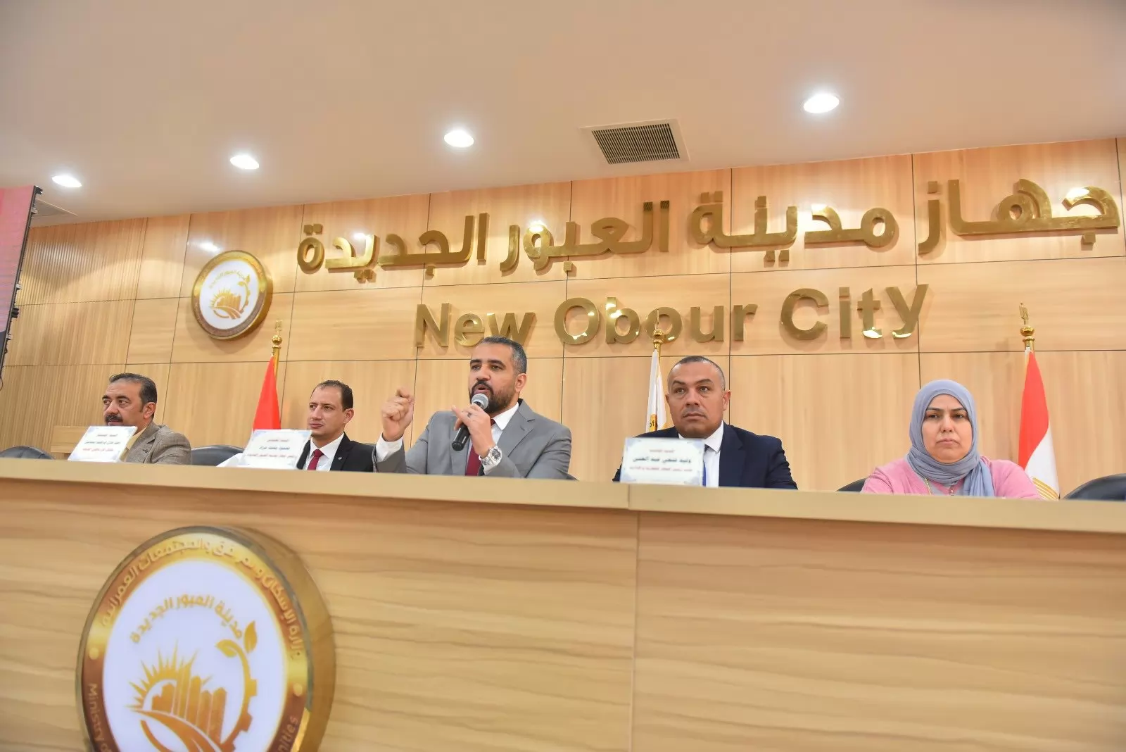 فرحة المواطنين بعد استلام أراضيهم بالعبور الجديدة