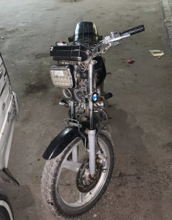 بسبب السير فوق الرصيف..الداخلية تضبط المعتدين على فرد مرور بجسر 