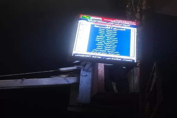 وضع ملصقات على سيارات الأجرة بتعريفة الركوب الجديدة بالشرقية