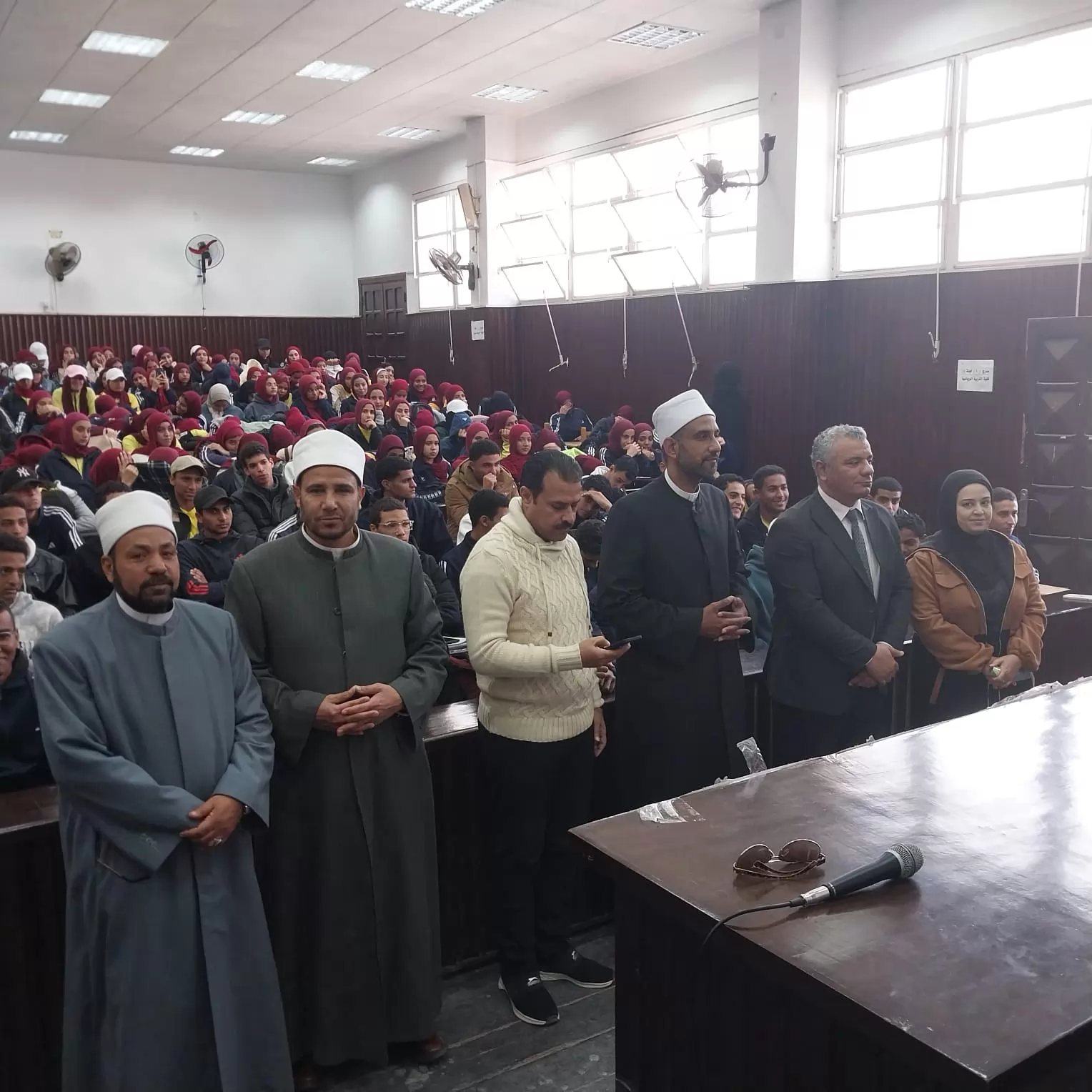 ندوات تثقيفية لتعزيز الفكر الوسطي بجامعة قناة السويس..صور