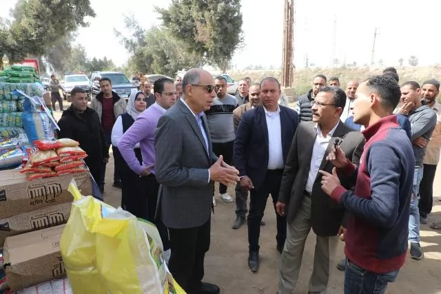 كدواني يتفقد مخزنًا لتعبئة السلع الغذائية بقرية بني عبيد