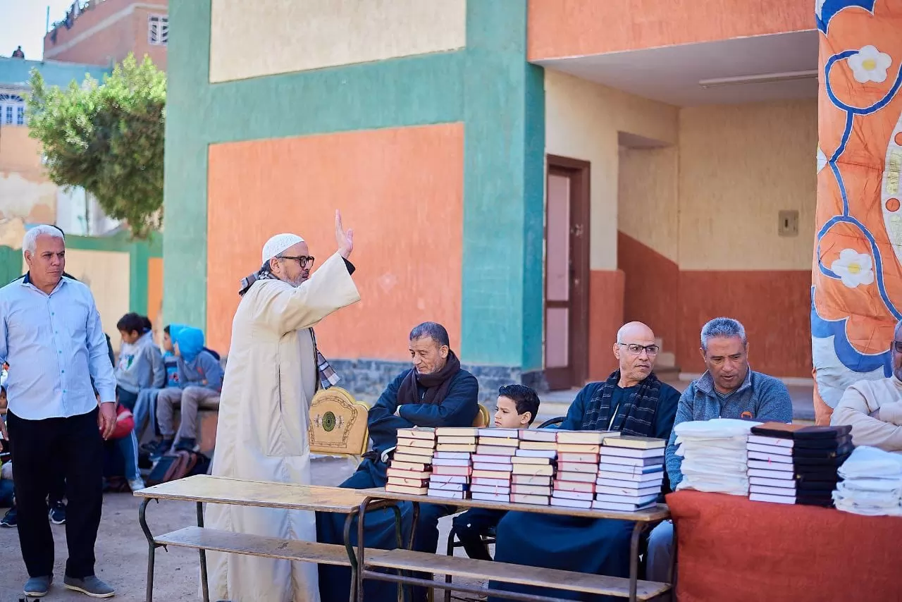 مدرسة أم المؤمنين تكرم حفظة كتاب الله بحضور رموز الإدارة والتعليم