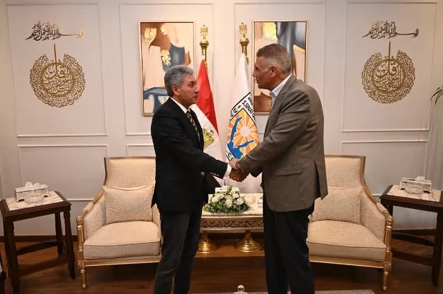 محافظ جنوب سيناء يبحث مع وزير السياحة والآثار سبل تنشيط  السياحة